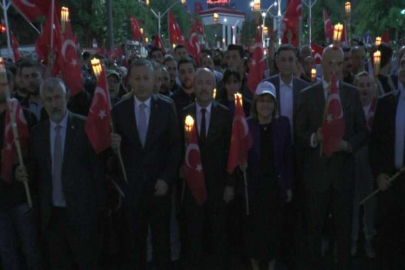 Coşkulu fener alayı