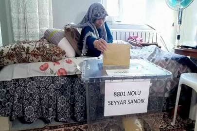 Sandığa gidemeyenlere seyyar sandık gitti