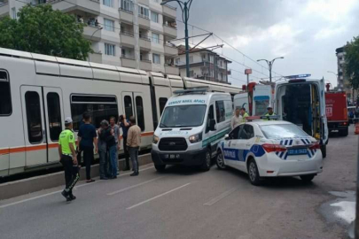 Çöp atmaya giden genç tramvayın altında kaldı