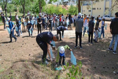 GAÜN’lü öğrencilerden çevre temizliği etkinliği