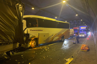 Zincirleme trafik kazası: 1 ölü, 6 yaralı