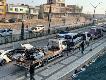 Freni patlayan çekici ortalığı savaş alanına çevirdi