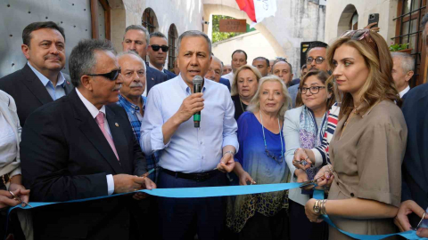 Bakan Yerlikaya Gaziantep’te esnaf ziyareti yaptı, Şekerhan’ın açılışına katıldı