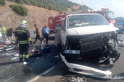  Lastiği patlayan minibüs kaza yaptı: 1 ölü, 8 yaralı