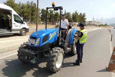 Traktör sürücülerine Jandarmadan özel denetim