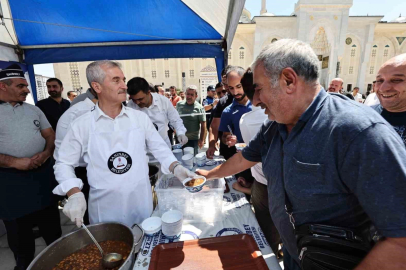 Gaziantep’te her gün 12 bin kişiye aşure ikram ediliyor