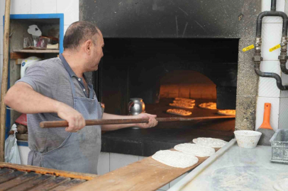 40 derecelik sıcağında fırınların zorlu ekmek mesaisi