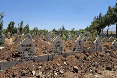 Ağabey, kardeş ve çocukları yan yana defnedildi