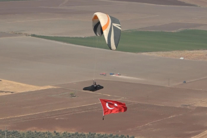 Yamaç paraşütü festivalinde adrenalin dolu anlar yaşandı