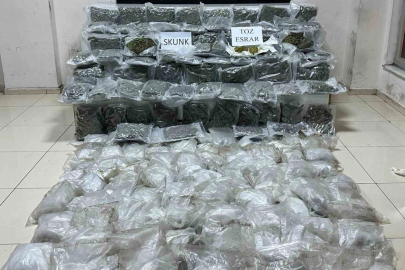 Gaziantep’te 86 kilo 650 gram skunk ve 37 kilo 200 gram metamfetamin ele geçirildi