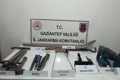 Jandarmadan kaçak kazı yapanlara suçüstü: 3 gözaltı