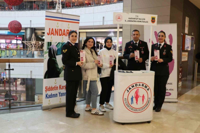 Jandarma, kadına yönelik şiddetle mücadelenin anlatıldığı stant açtı