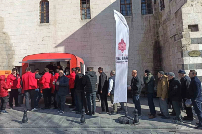 Gaziantep Vakıflar Bölge Müdürlüğü, vatandaşlara salep ikramında bulundu