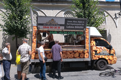 İstanbul’un sokaklarında Hayır Lokması yoğun ilgi görüyor