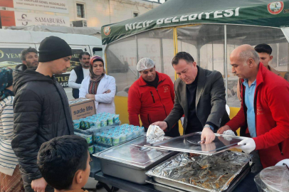 Nizip Belediyesi, iftar sofralarıyla yüzlerce vatandaşı ağırlıyor